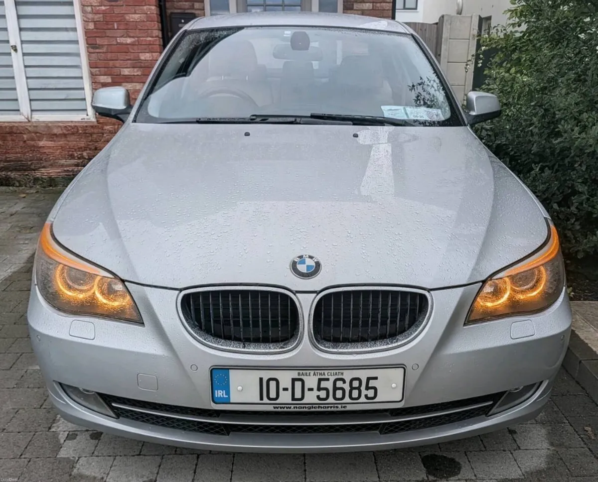 BMW 5-Series 2010 - Image 2