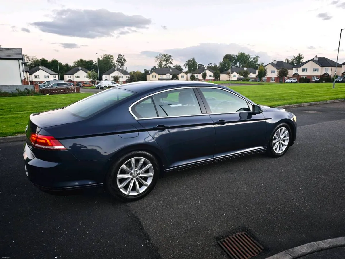 Volkswagen Passat - Image 3