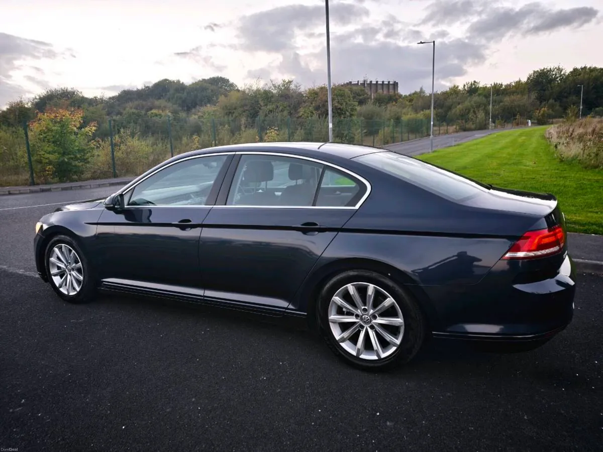Volkswagen Passat - Image 5