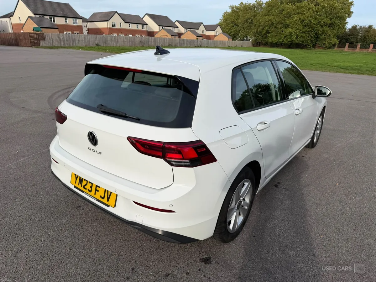 Volkswagen Golf DIESEL HATCHBACK - Image 2
