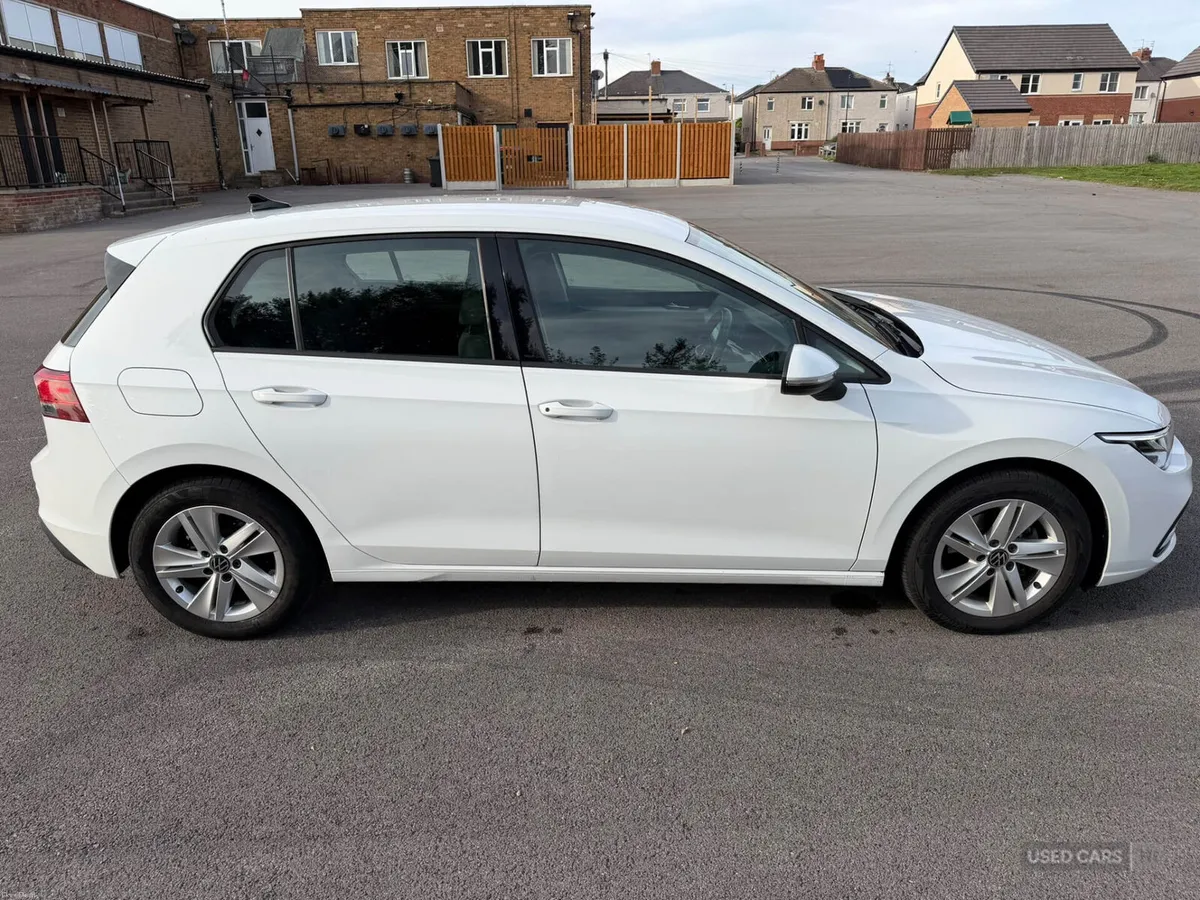 Volkswagen Golf DIESEL HATCHBACK - Image 6