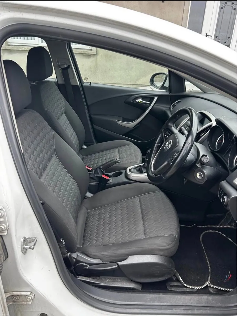 Vauxhall Astra 2013 - Image 5