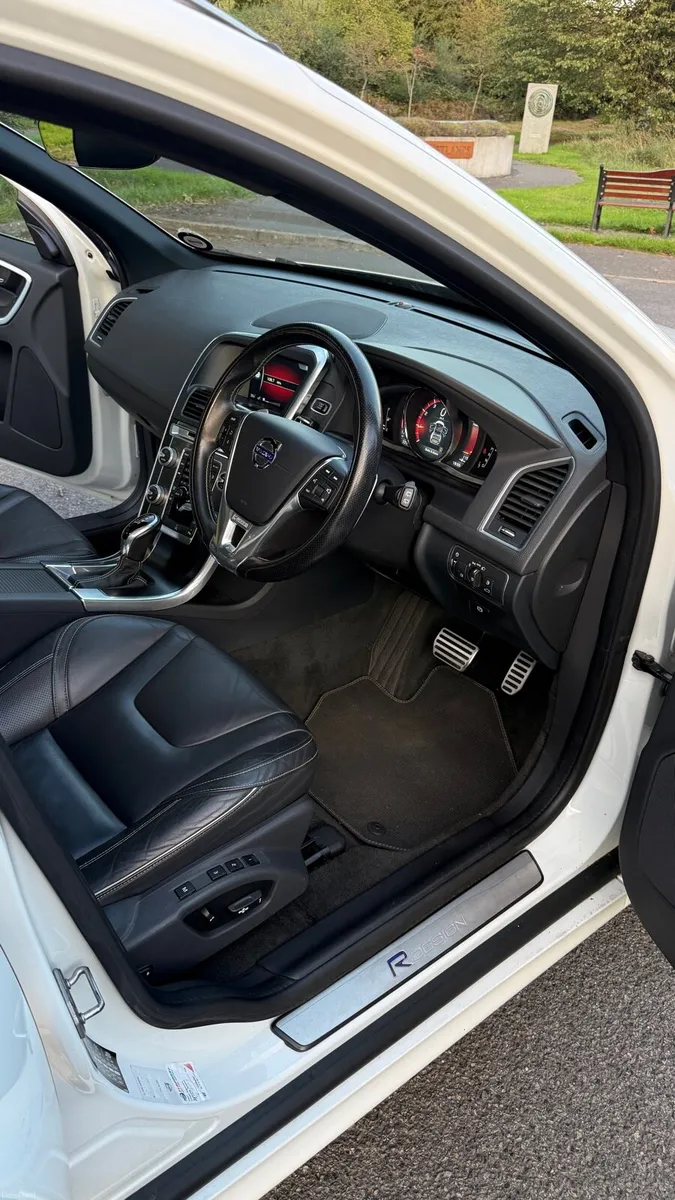 XC-60 R 87km Auto - Image 6