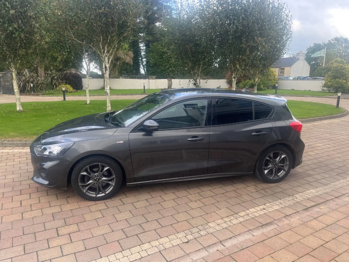 Ford Focus ST-LINE EDITION ECO ECOBLUE - Image 4