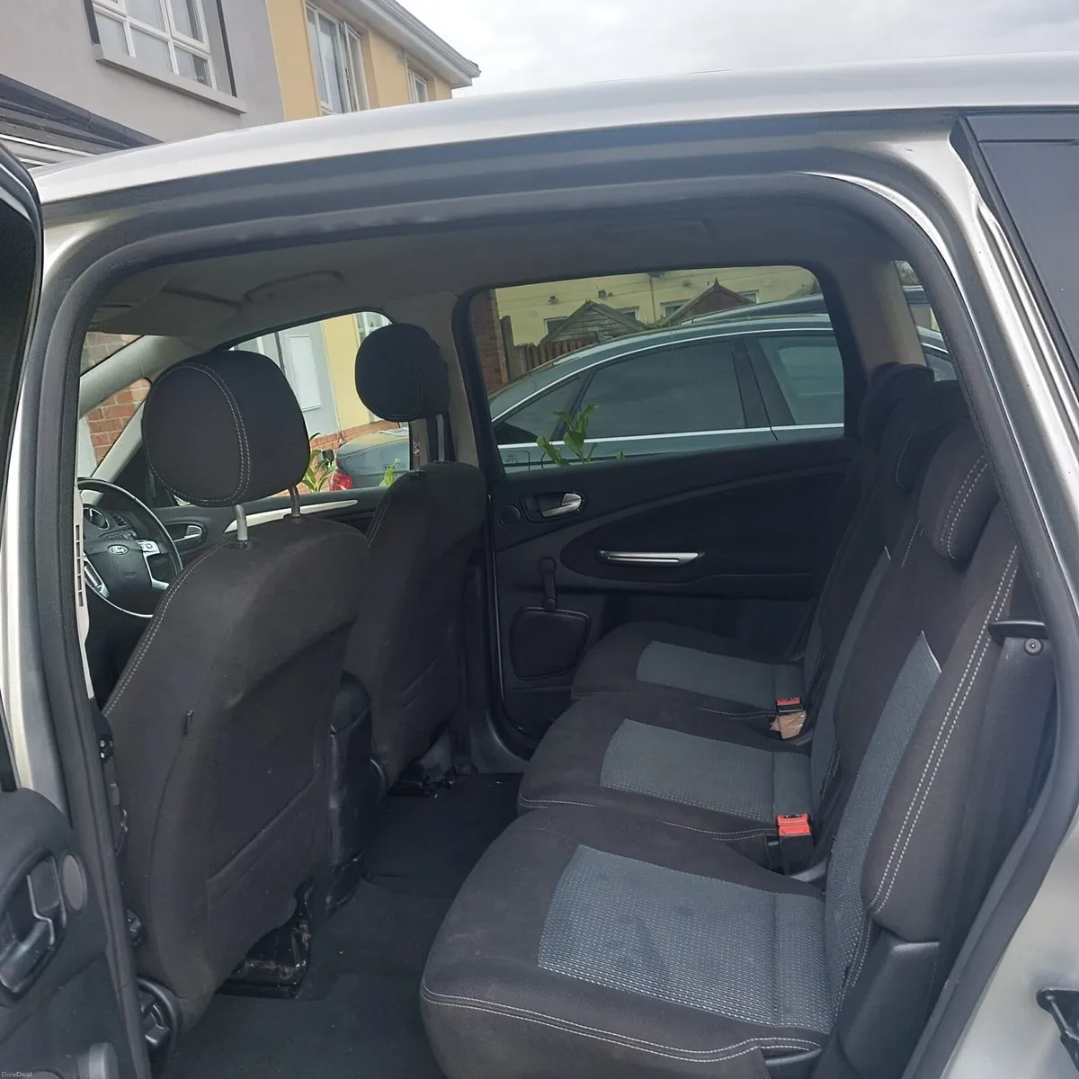 Car - Image 2