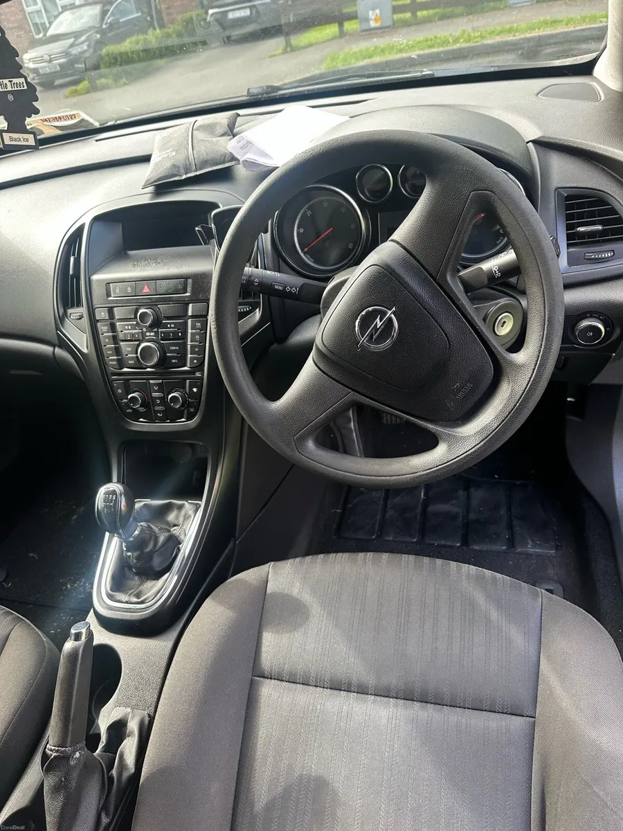 Opel Astra 2010 1.7l cdti diesel 6spd manual - Image 5