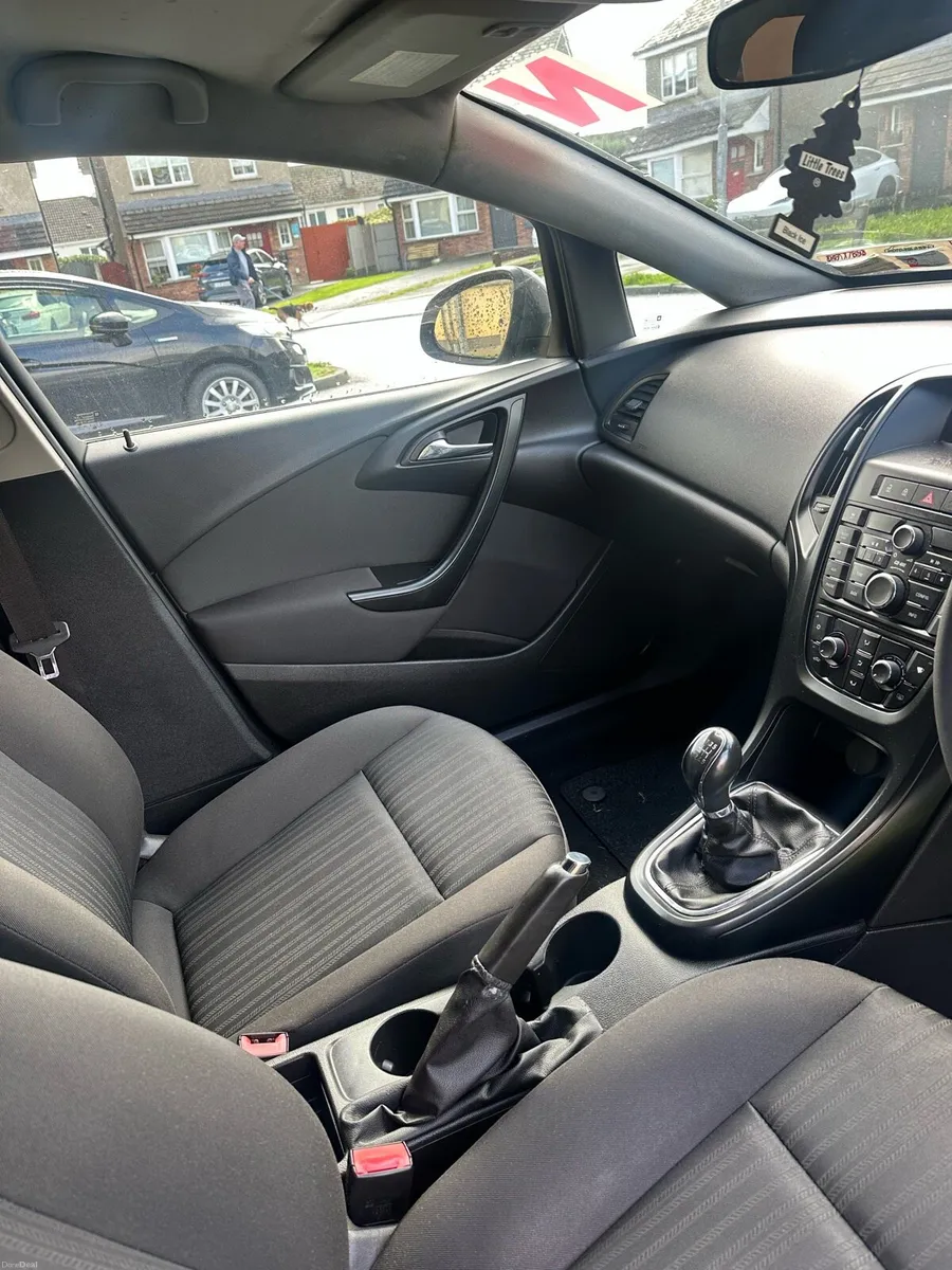 Opel Astra 2010 1.7l cdti diesel 6spd manual - Image 6
