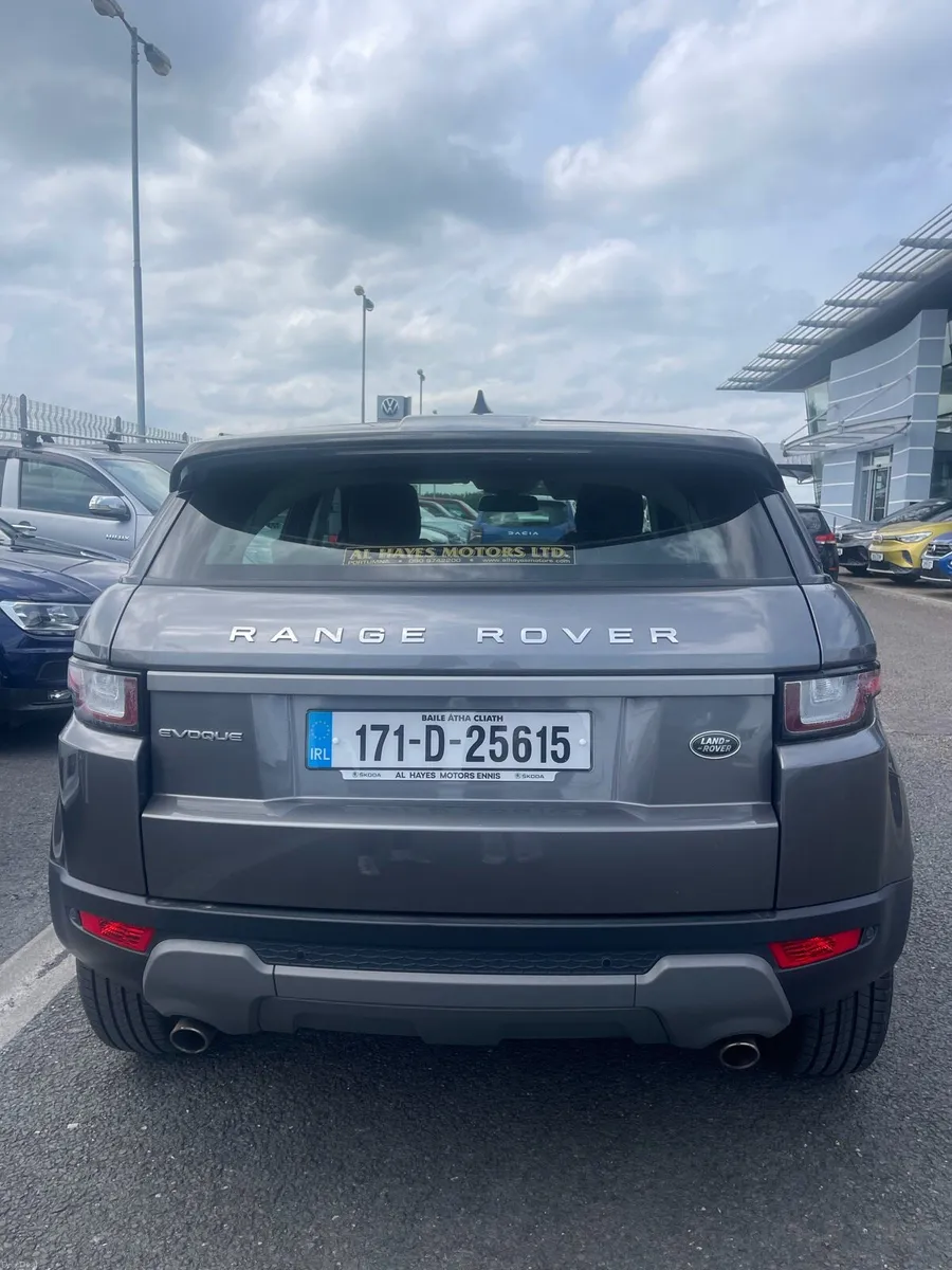 A jeep - Image 2