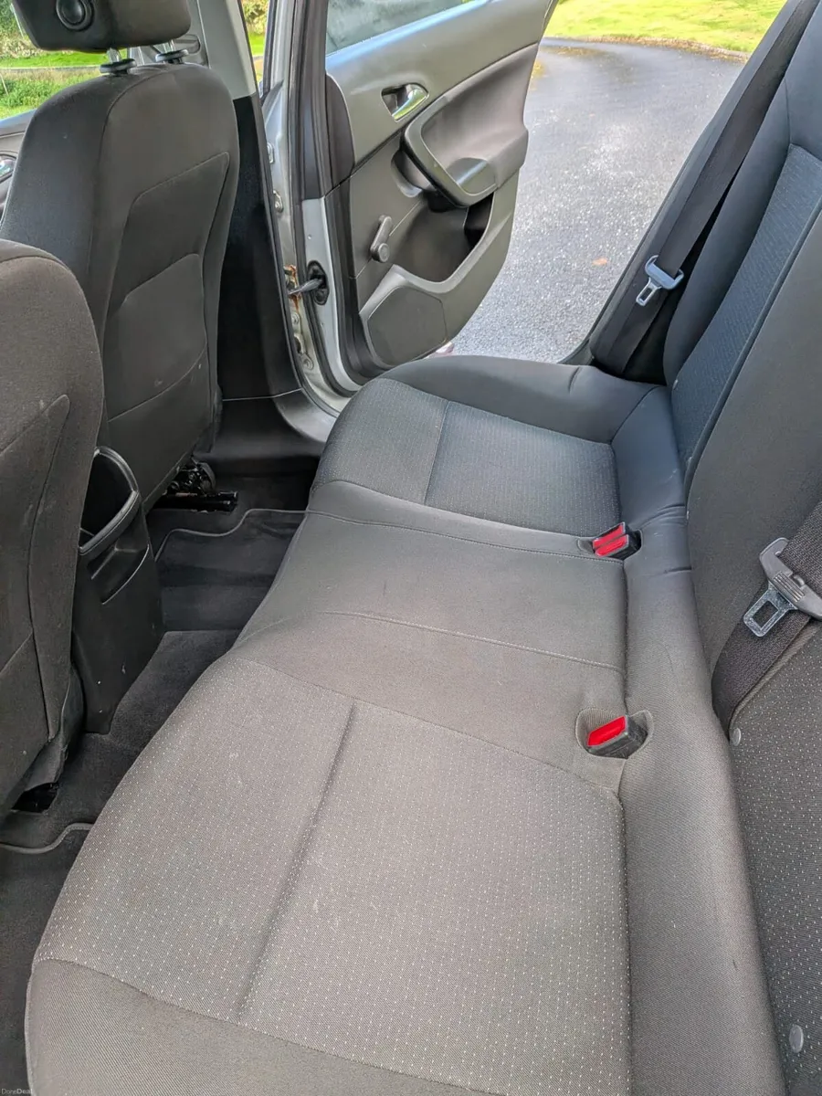 Car - Image 6