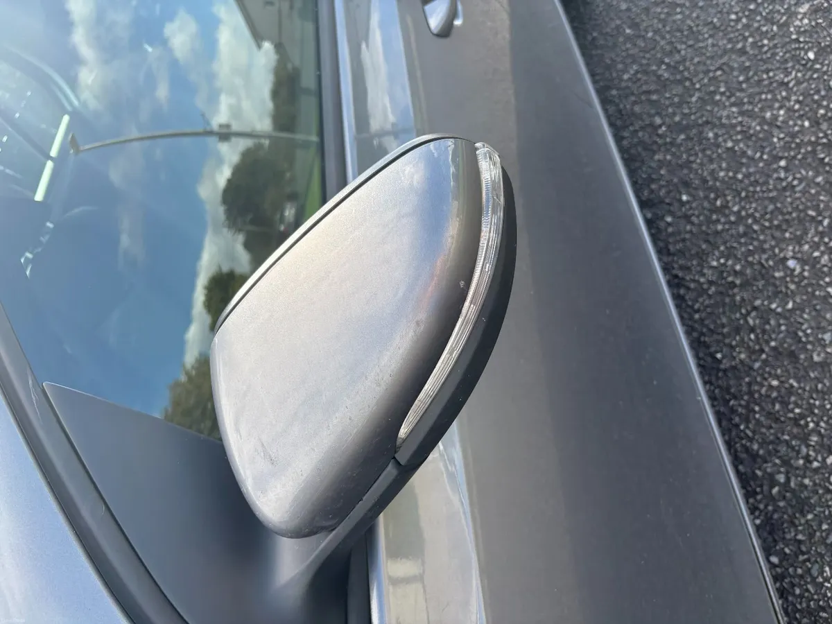 Volkswagen Golf 2012 - Image 2