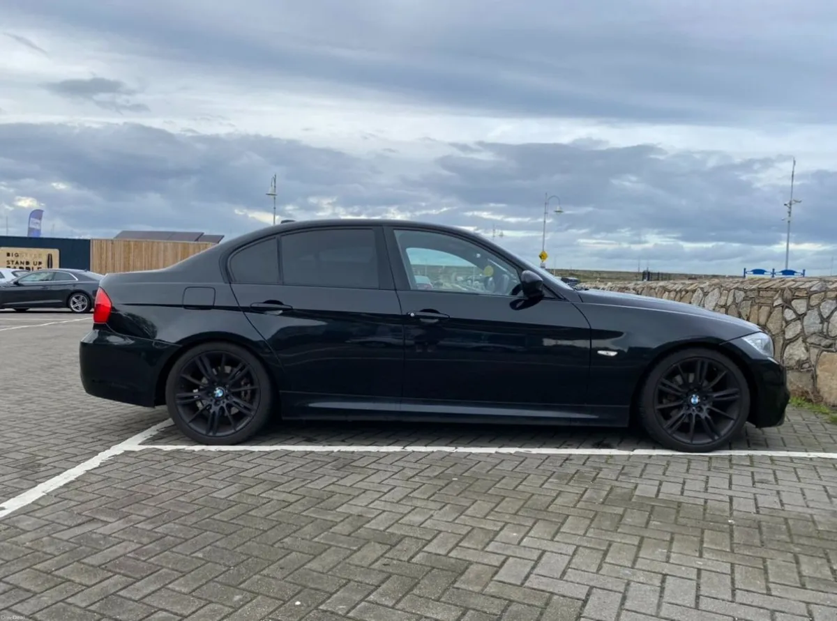 BMW 318i MSport 2011 - Image 2