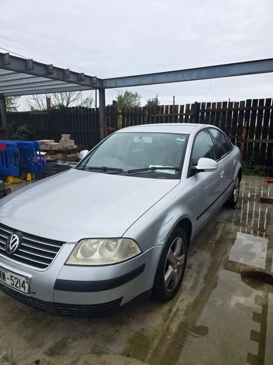 2004 Volkswagen Passat - Image 2