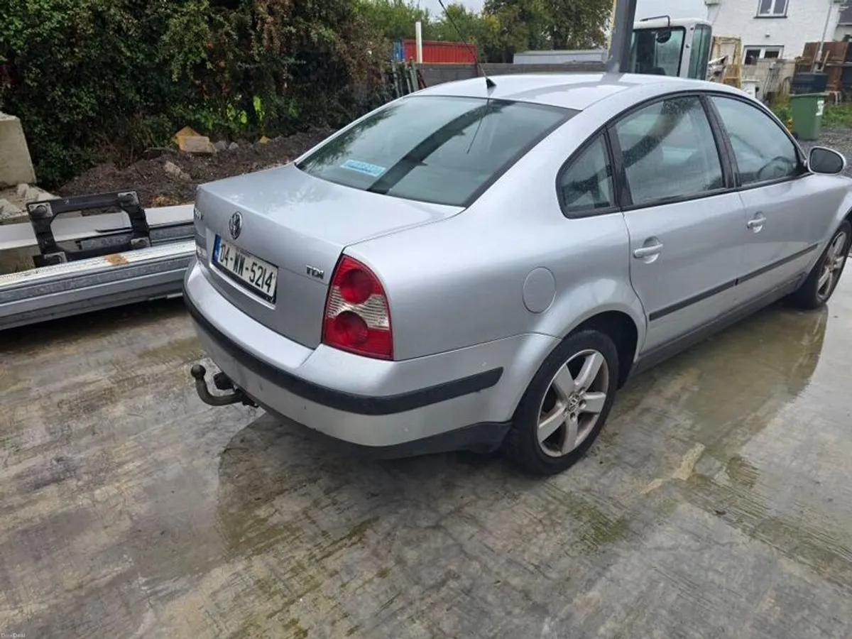 2004 Volkswagen Passat - Image 4