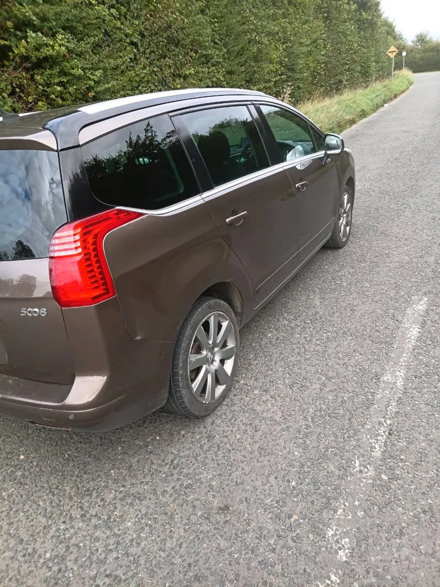 Peugeot 5008 - Image 2