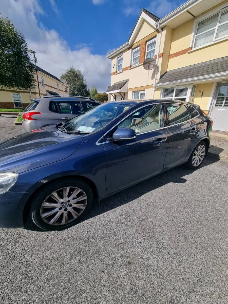 Volvo V40 - Image 1