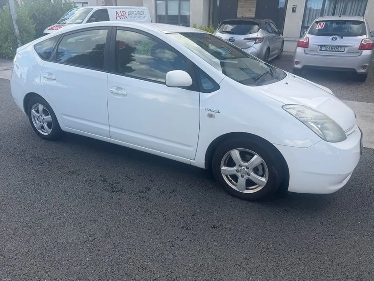 2011 Toyota Prius - Image 3