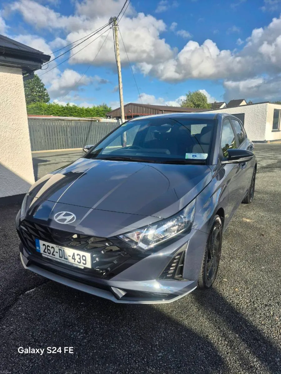 Hyundai i20 delux plus auto - Image 1