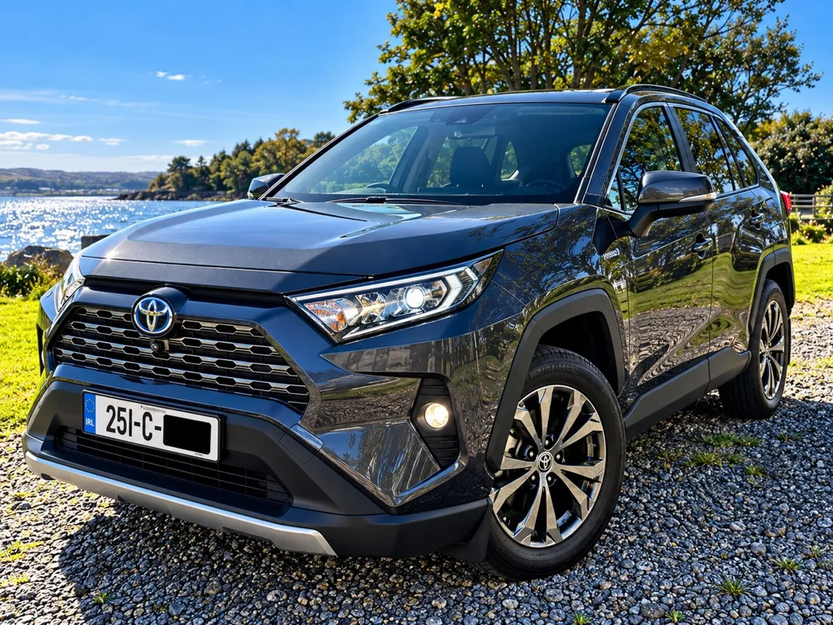 2025 Toyota RAV4 Hybrid | One Owner | Only 32,622 - Image 3