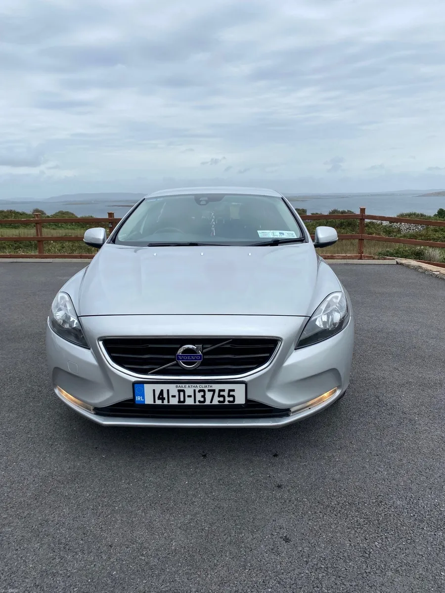 Volvo V40 2014 - Image 1
