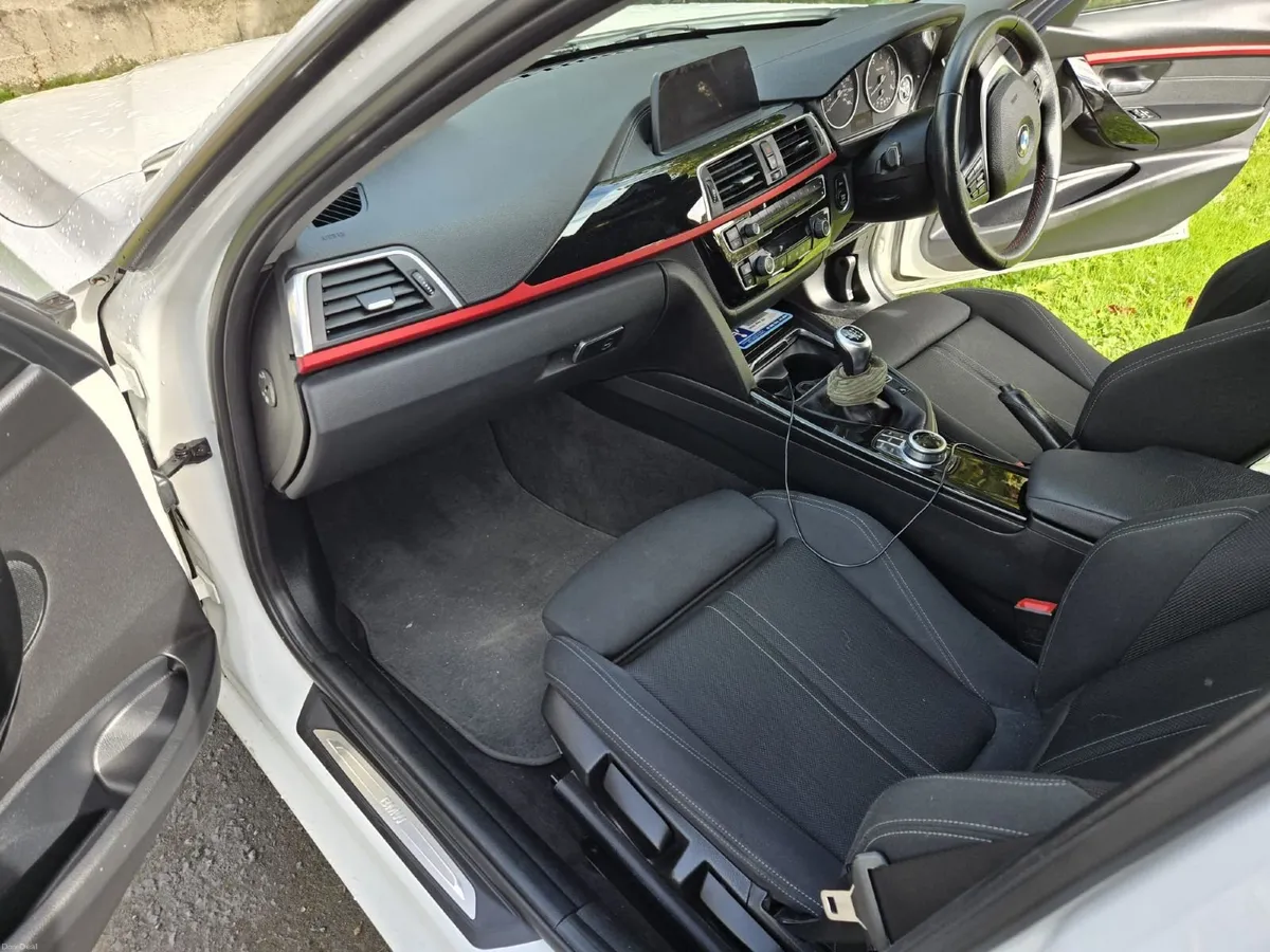 BMW 3-Series 2018 - Image 3
