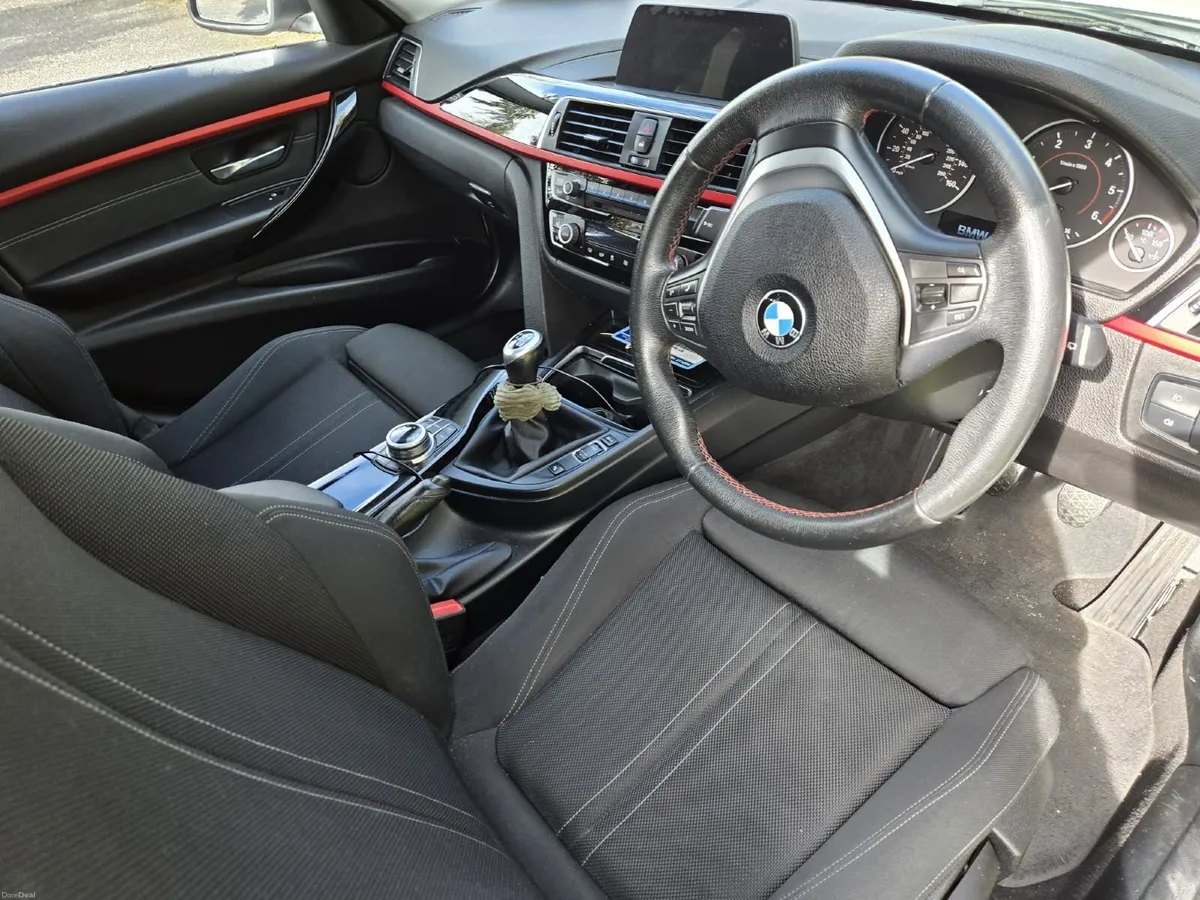 BMW 3-Series 2018 - Image 5