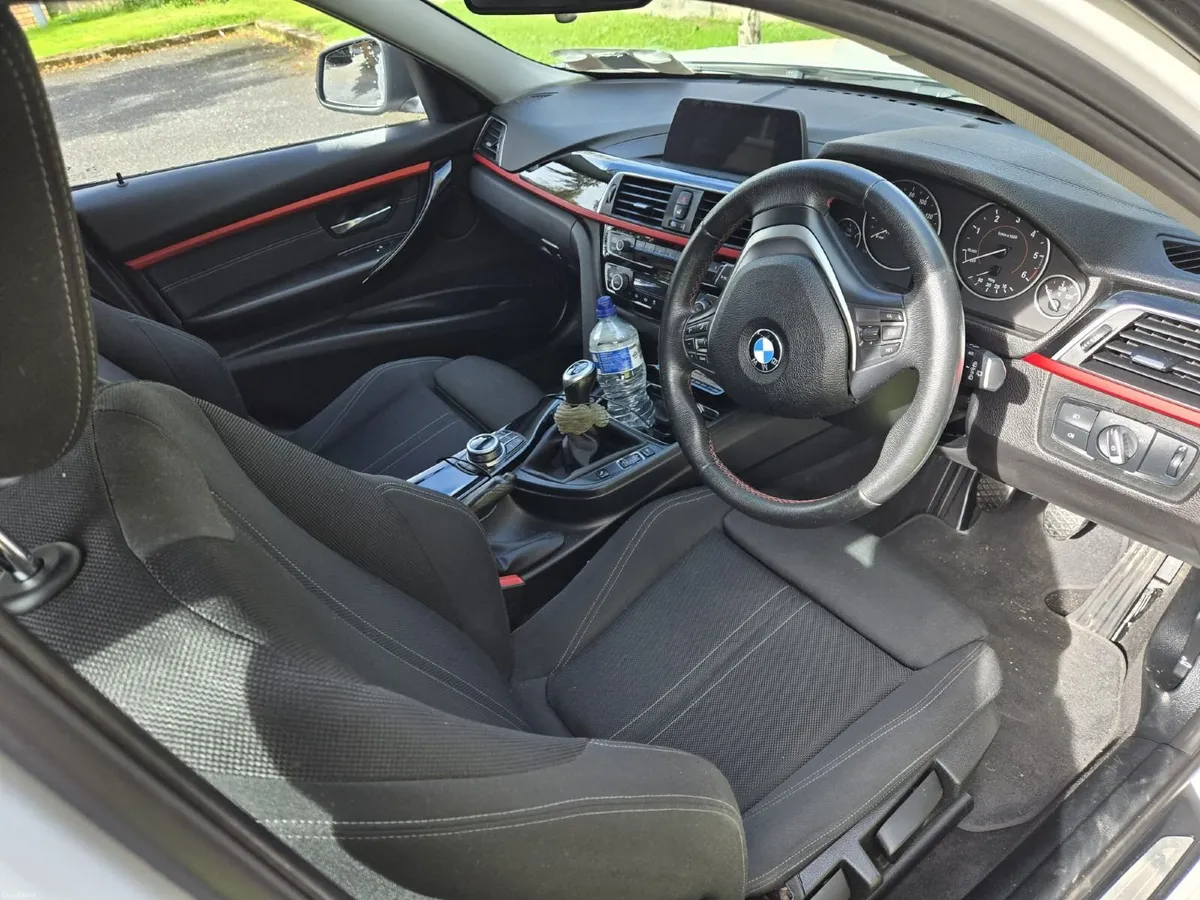 BMW 3-Series 2018 - Image 4
