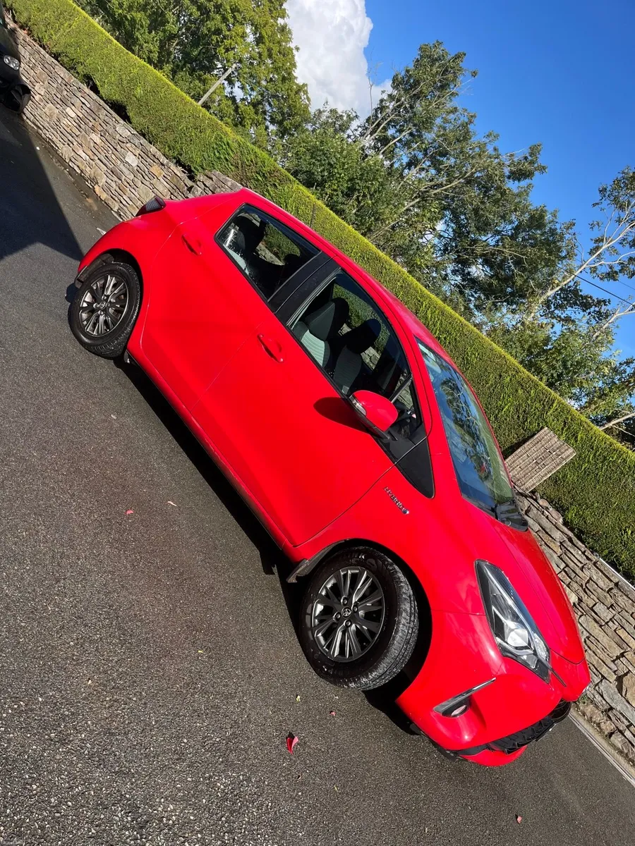 Toyota Yaris 2018 - Image 2