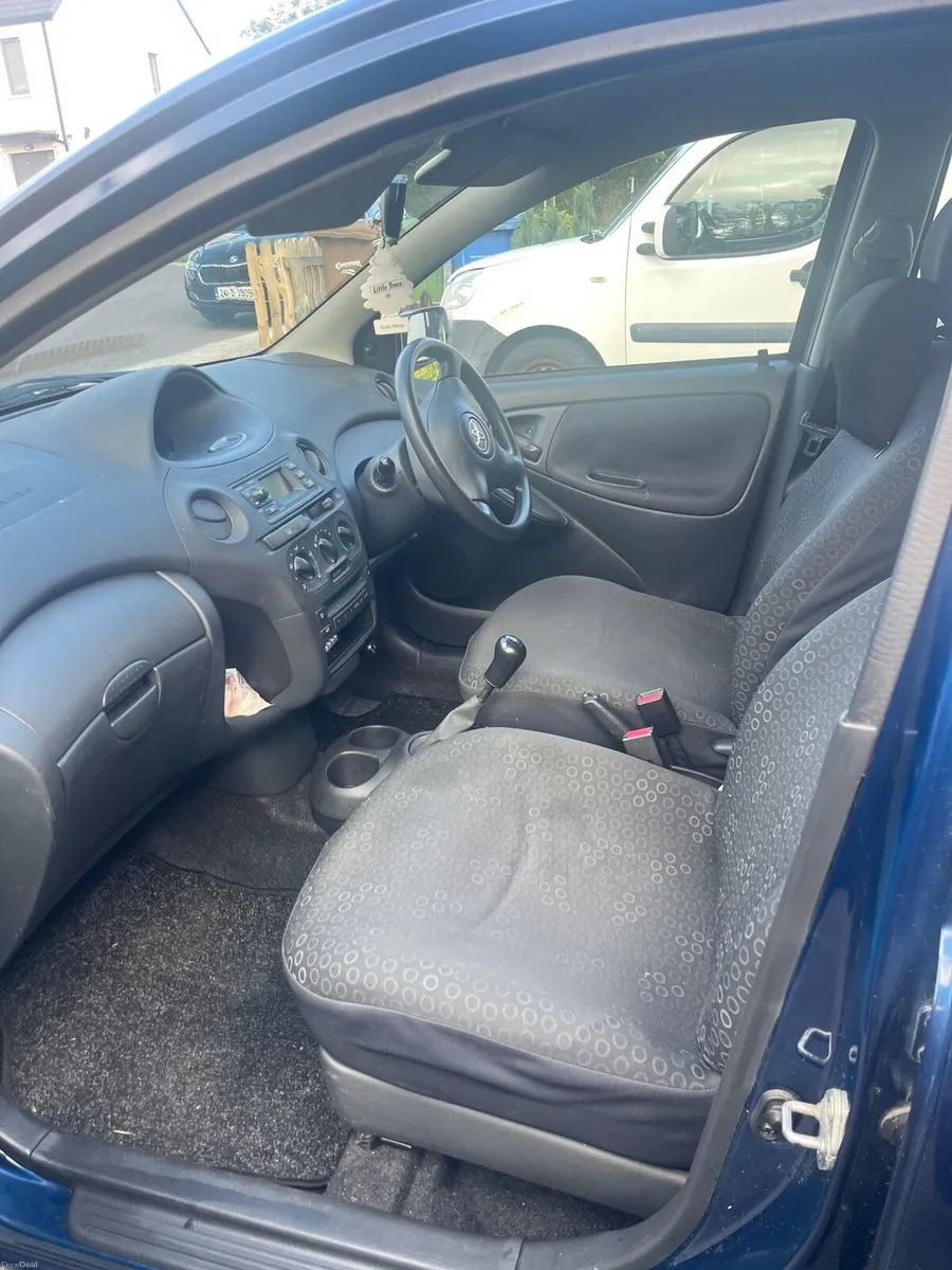 Toyota Yaris 2005 - Image 6