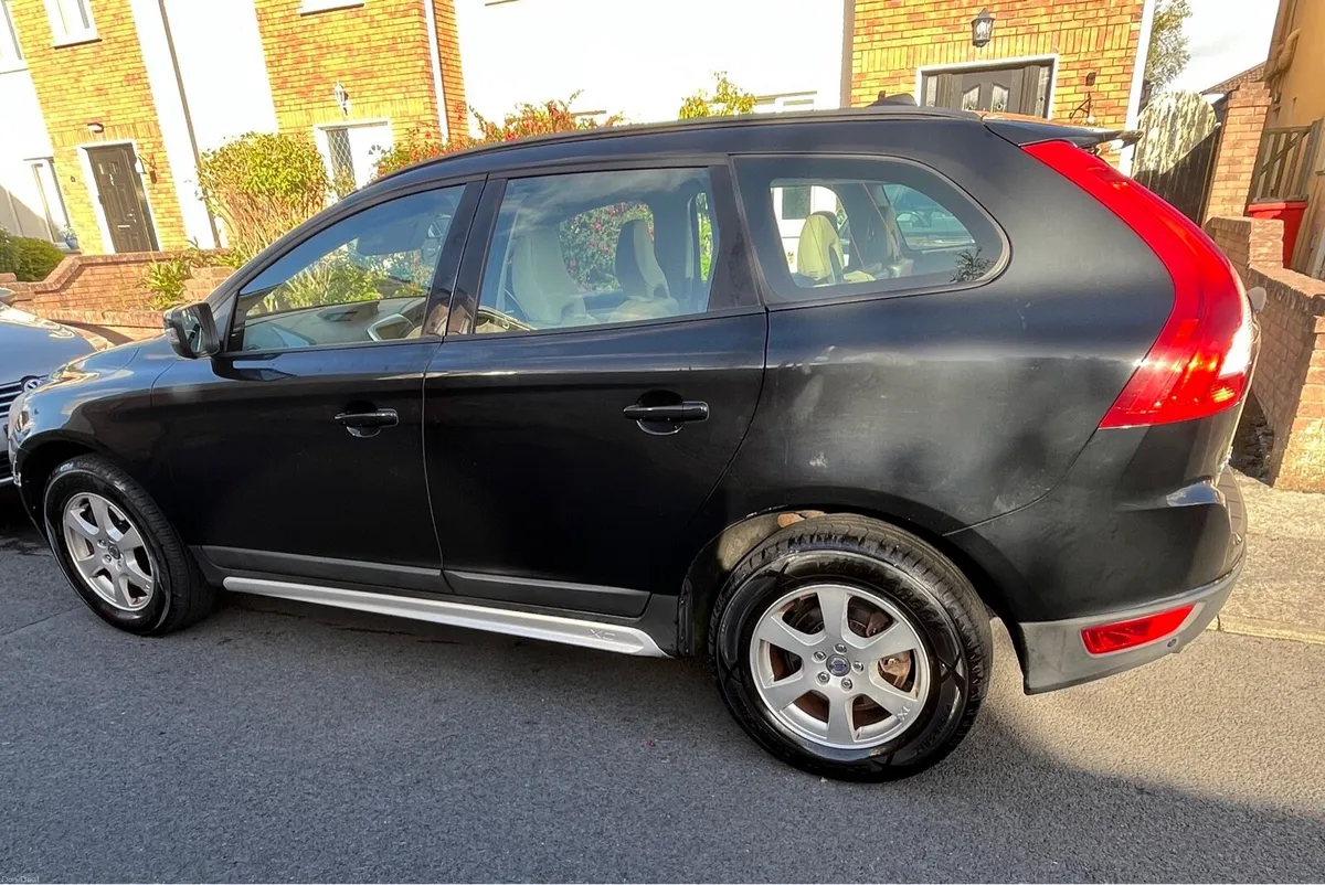 Volvo XC60 2011 - Image 2