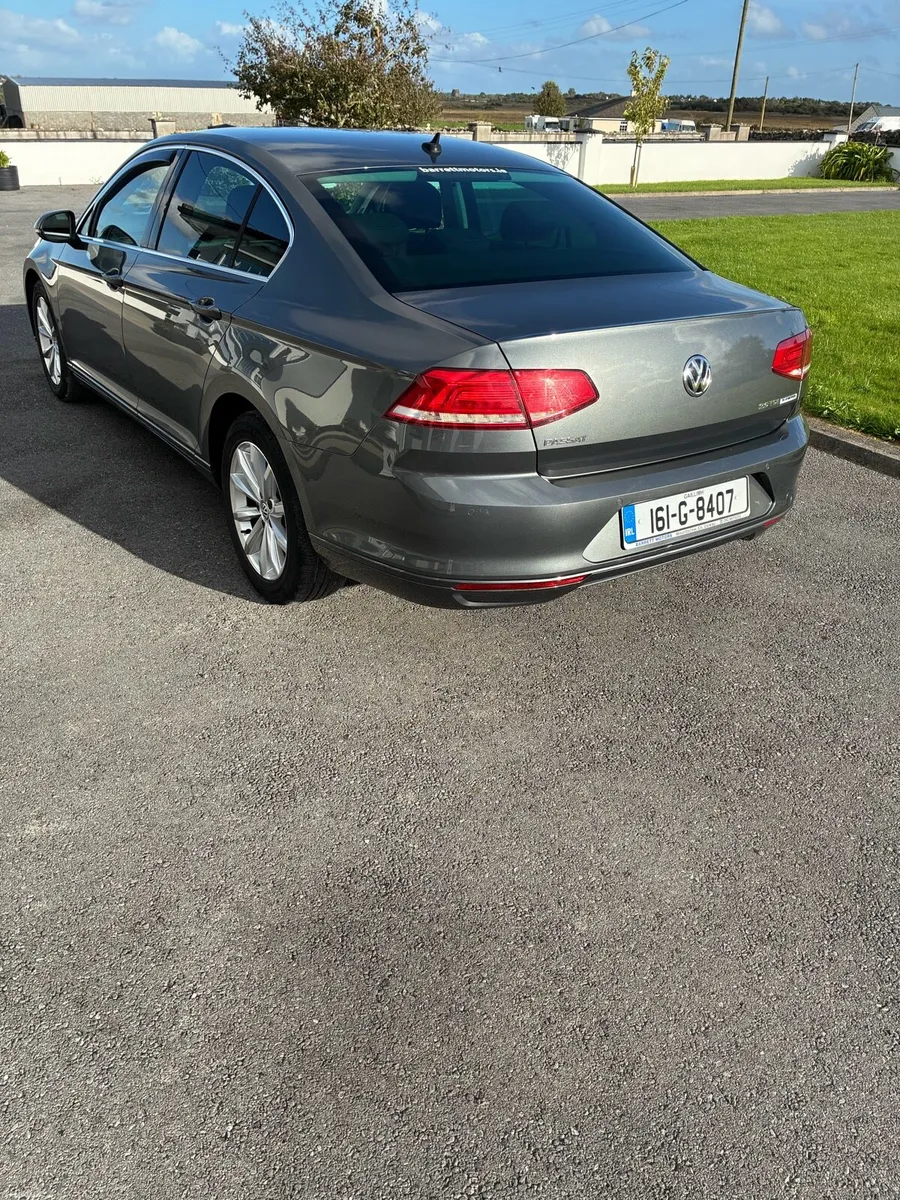 Volkswagen Passat - Image 2