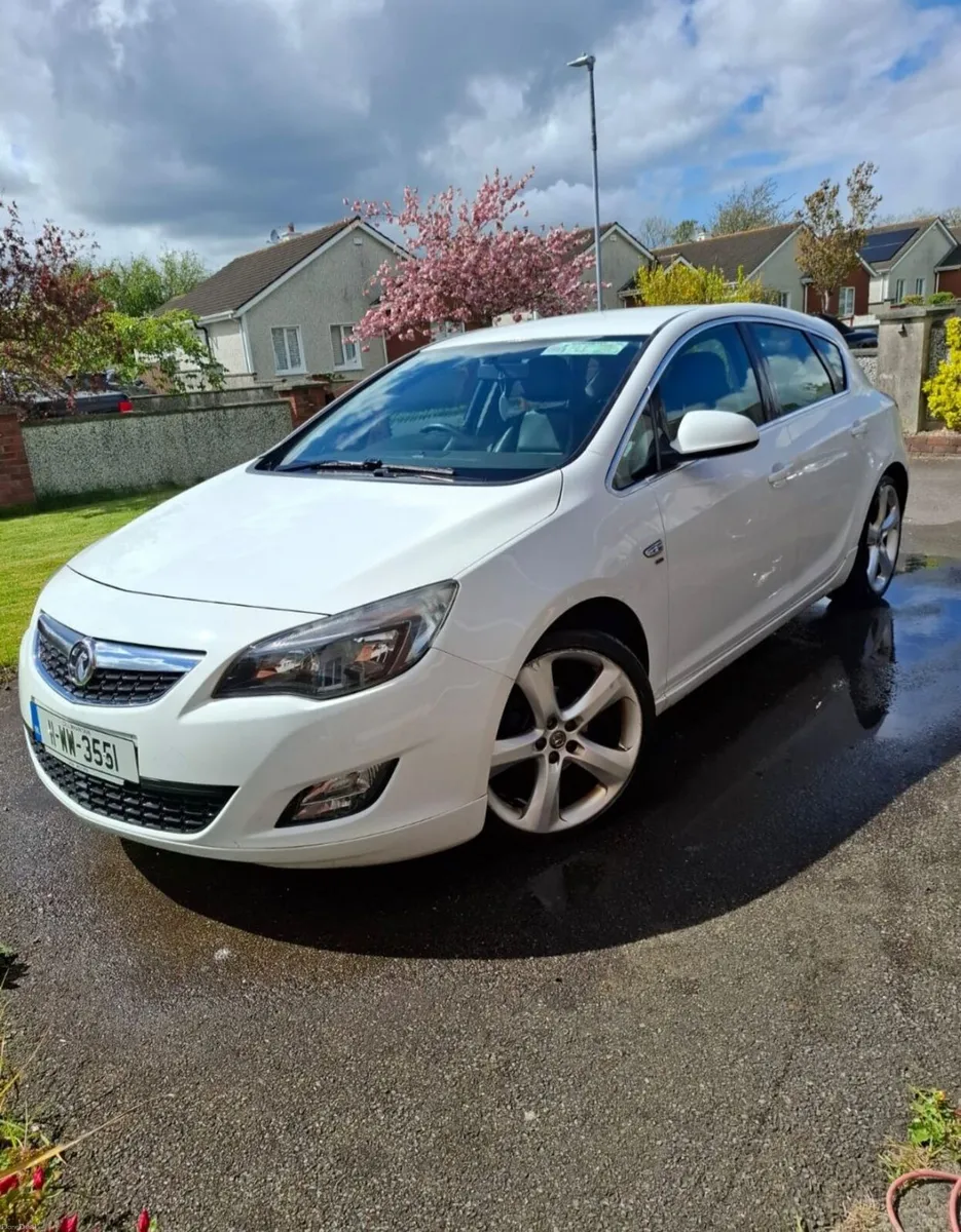 Vauxhall Astra 2011 - Image 1