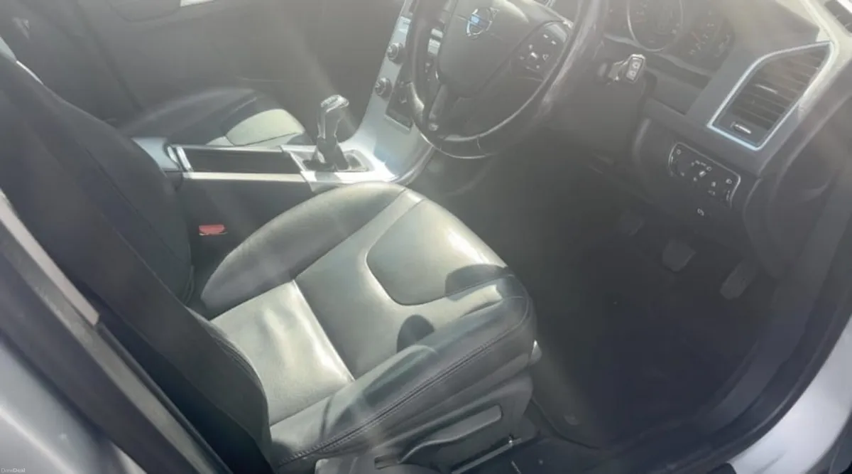 Volvo XC60 2017 - Image 5