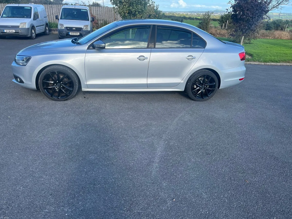 Volkswagen Jetta - Image 4
