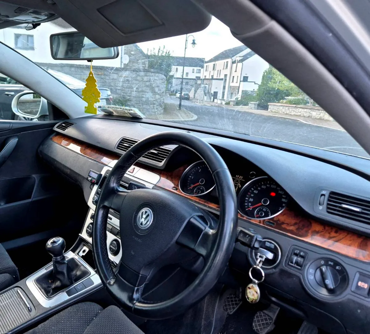 2009 Volkswagen Passat 2.0 TDI - Image 6