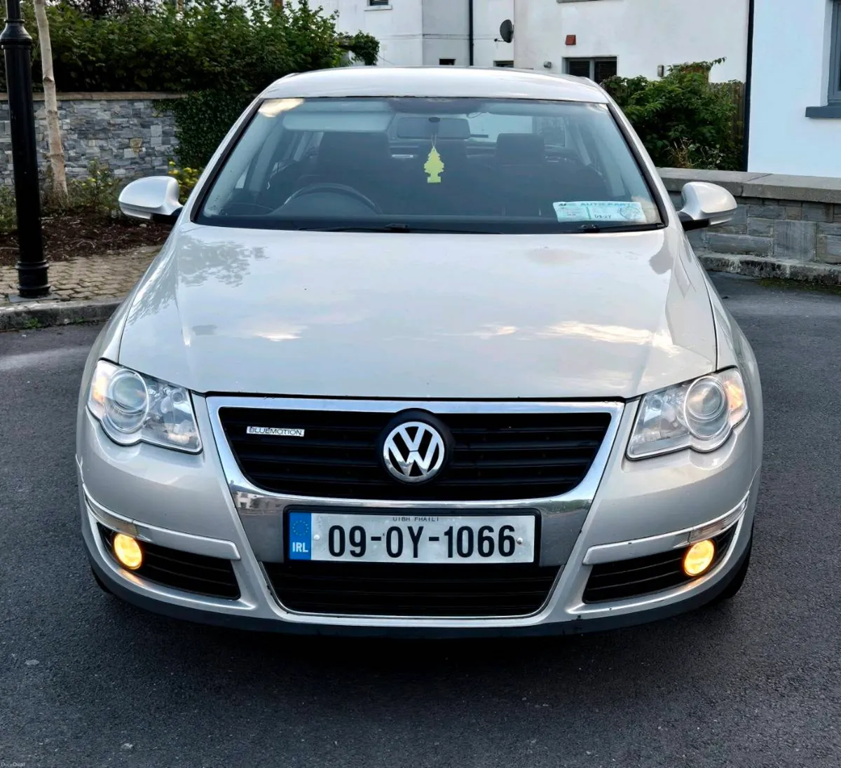 2009 Volkswagen Passat 2.0 TDI - Image 2