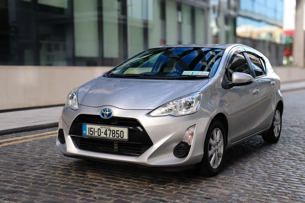 2015 Toyota Aqua Hybrid // Warranty // 116,000 km - Image 5