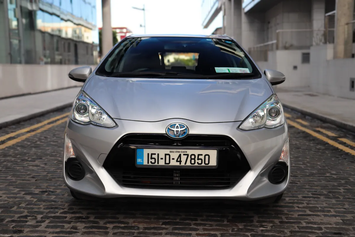 2015 Toyota Aqua Hybrid // Warranty // 116,000 km - Image 3