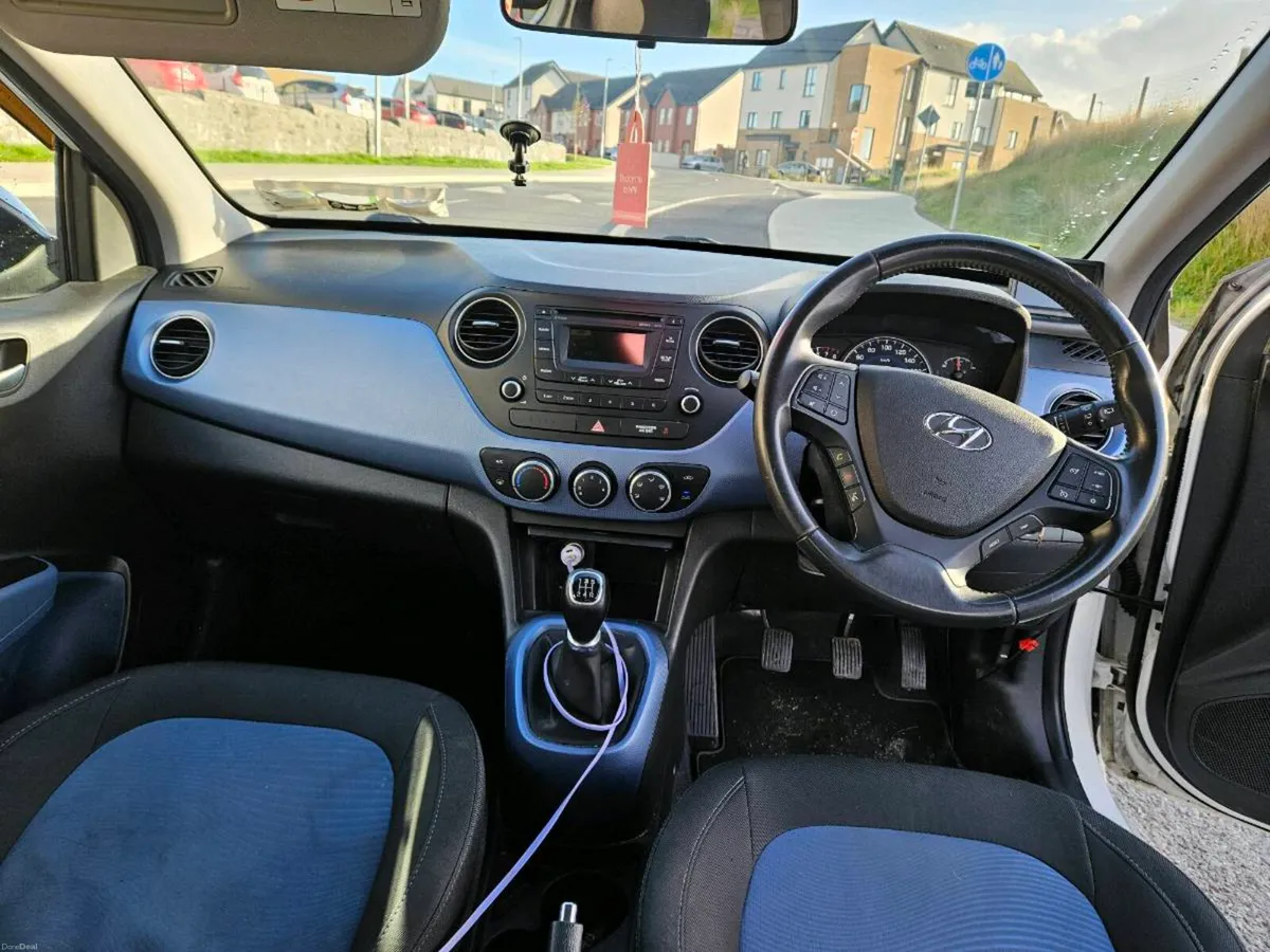 Hyundai i10 
1.1 petrol nct 05/2027 tax 07/2027 - Image 5