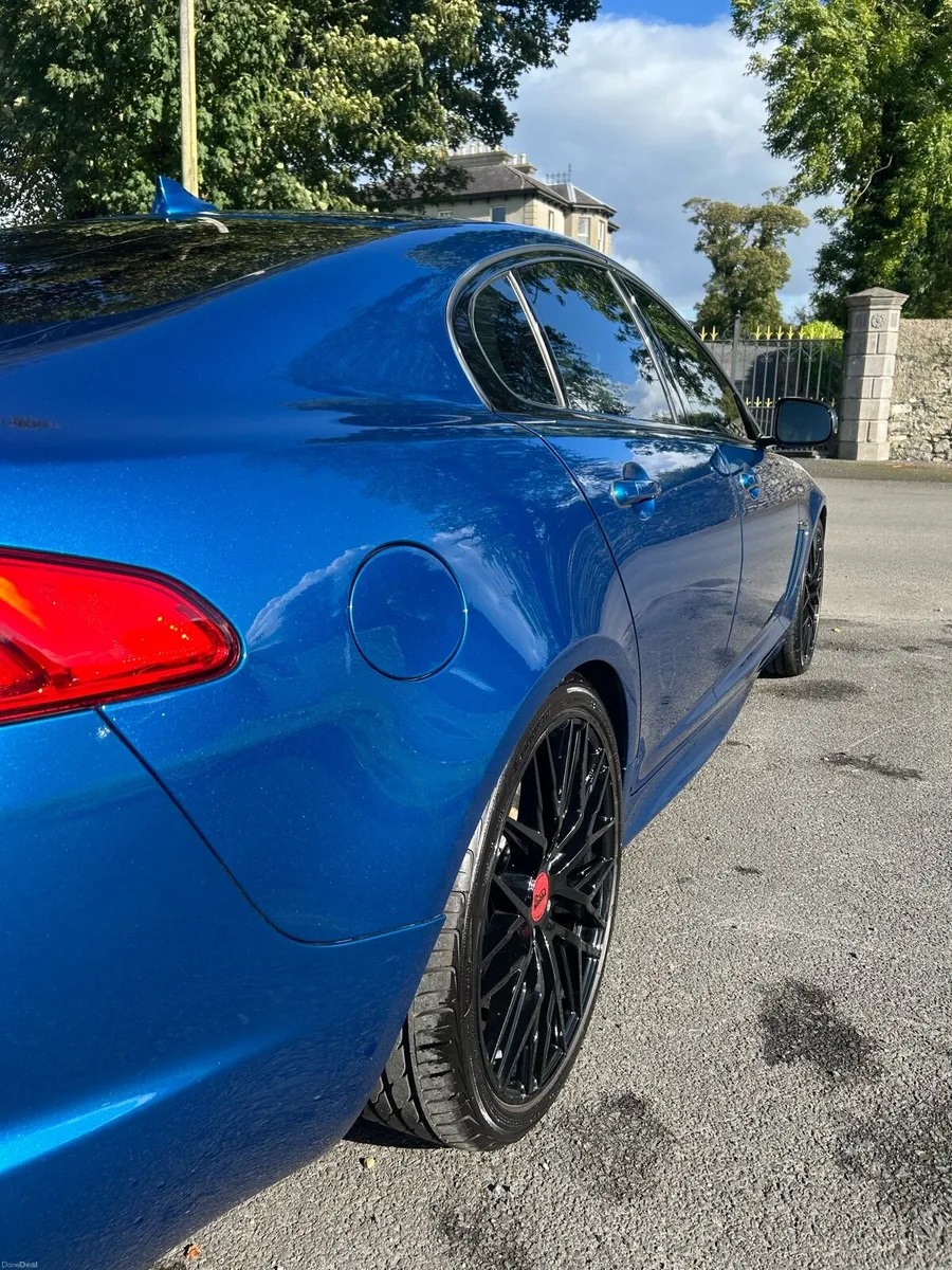 151 Jaguar XF R-Sport Black Edition 2.2d 245bhp - Image 4