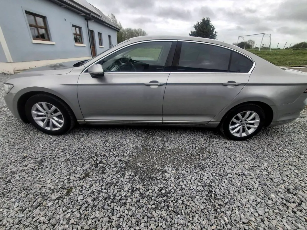 VW Passat - Image 5