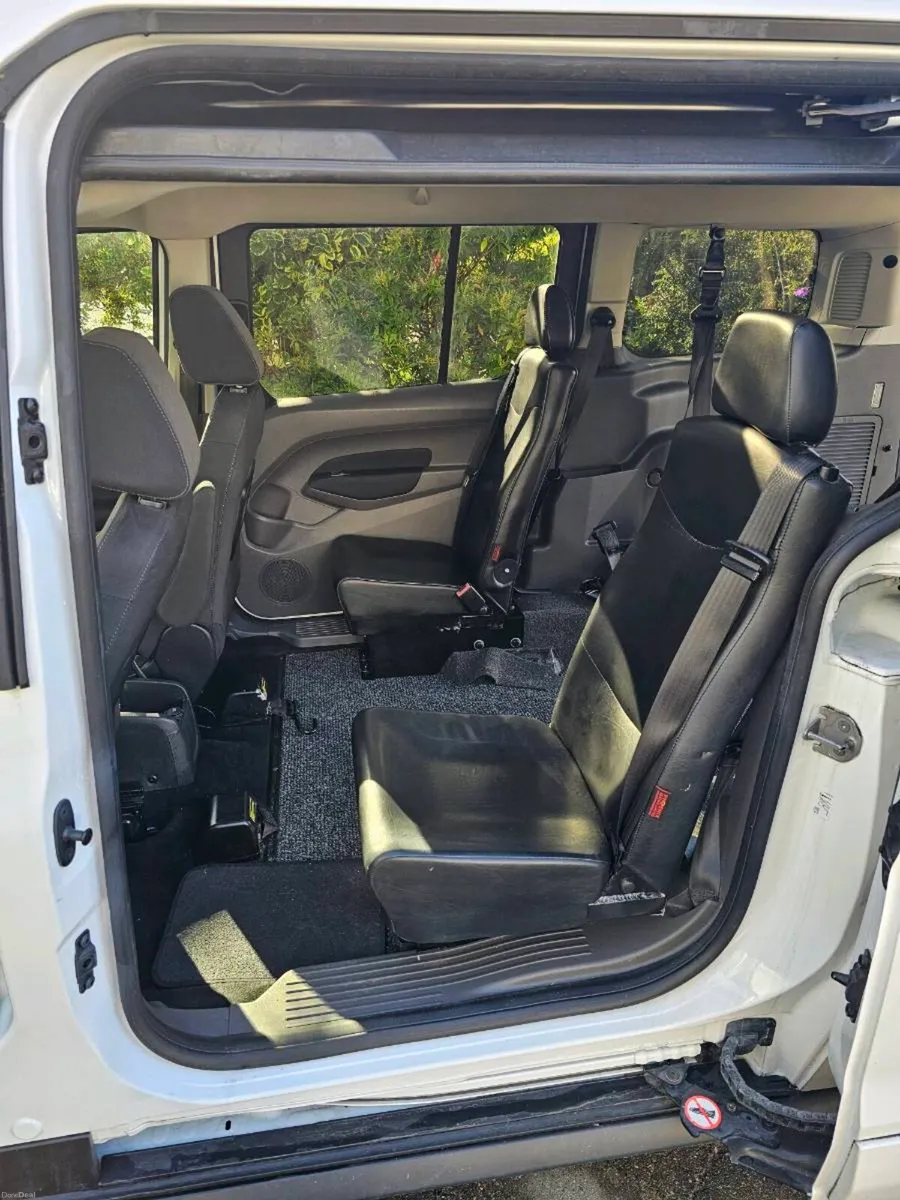 Ford Tourneo Connect WAV Wheelchair accessible - Image 5