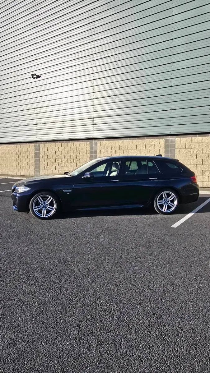 BMW 520D M sport  Turning - Image 2