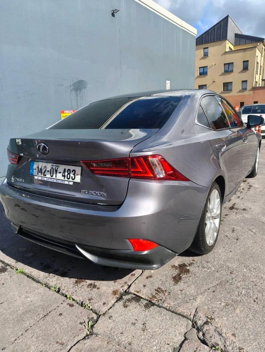Lexus IS300H 2014 - Image 5
