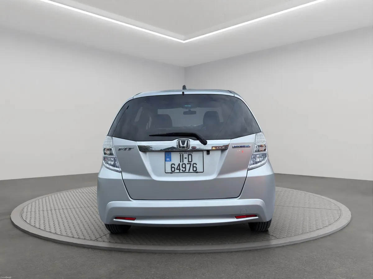 Honda Fit 2011 AUTO - Image 2