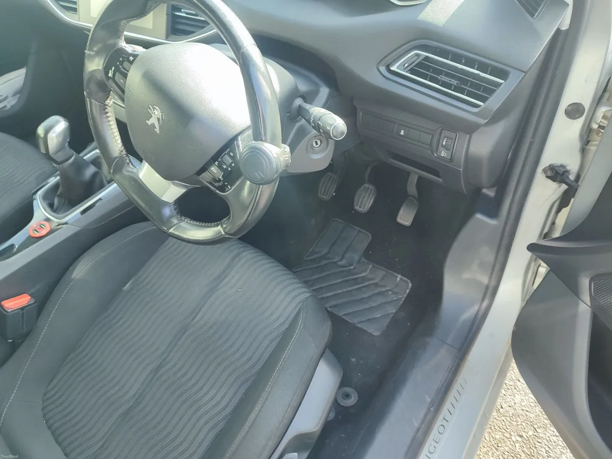 Peugeot 308 2015 - Image 3