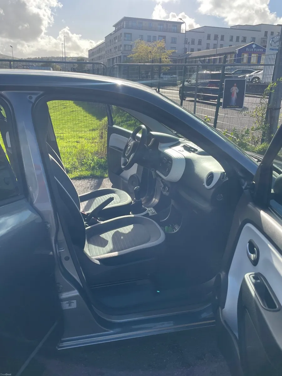 LEFT HAND DRIVE Renault Twingo 2017 - Image 3