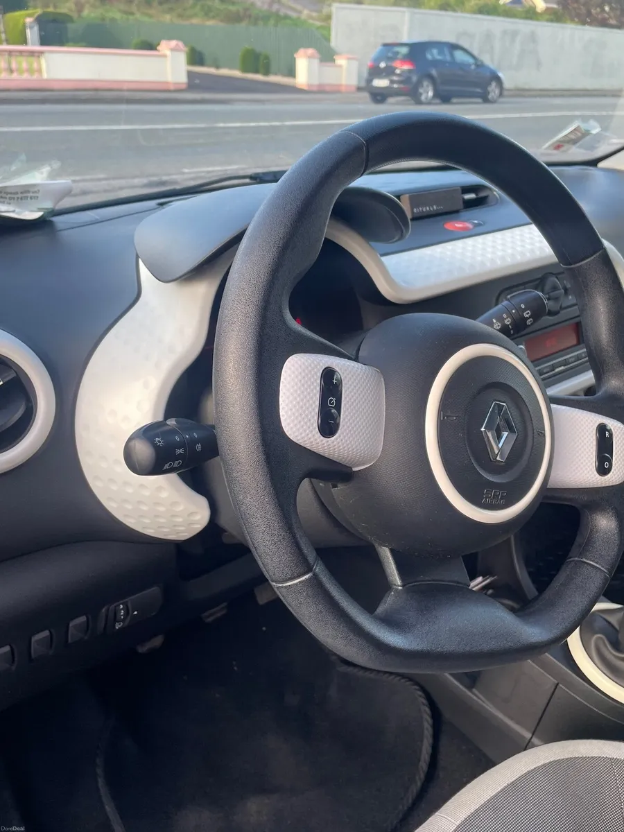 LEFT HAND DRIVE Renault Twingo 2017 - Image 5