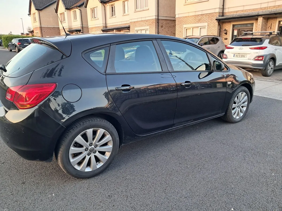 Opel Astra 2012 - Image 3