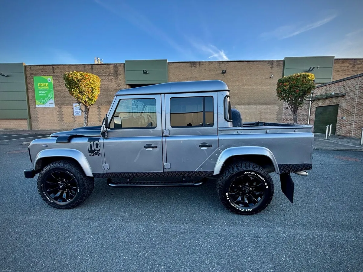 Landrover Defender 110 Crew Cab - Image 4