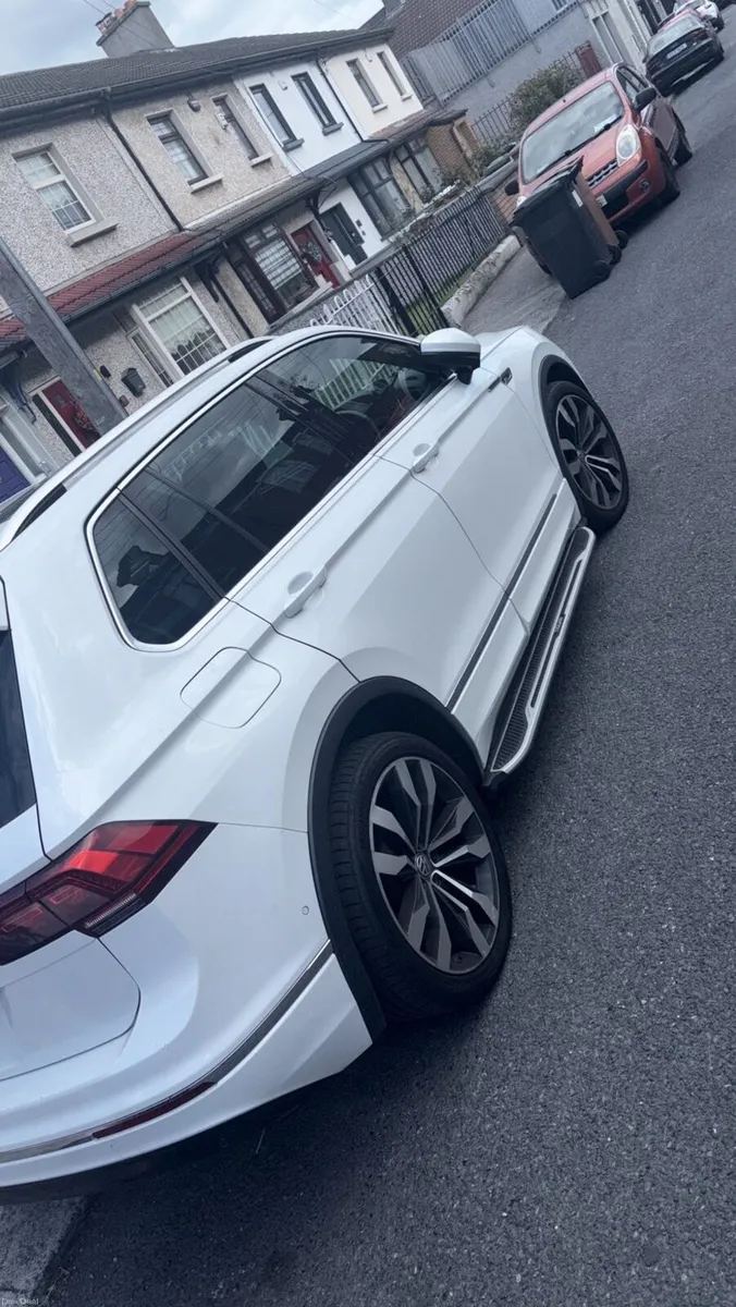 182 Volkswagen Tiguan R Line - Image 6